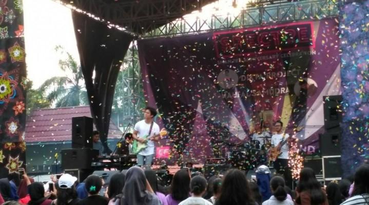 SPECTRE 78: Wadah Kreasi Anak Muda Masa Kini 
