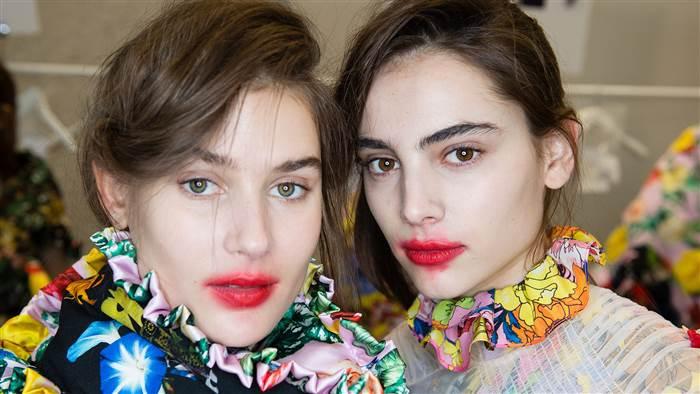 Lollipop Lipstick, Trend Unik Buat Bibir Tampil Belepotan