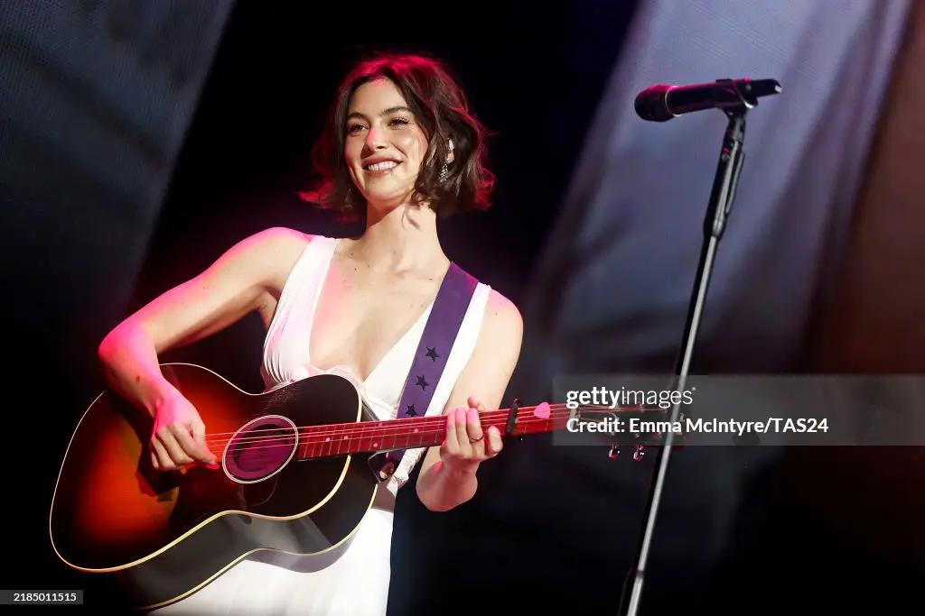 Lirik dan Makna Lagu ‘I Love You, I’m Sorry’ Gracie Abrams – Ketika Penyesalan Datang Terlambat