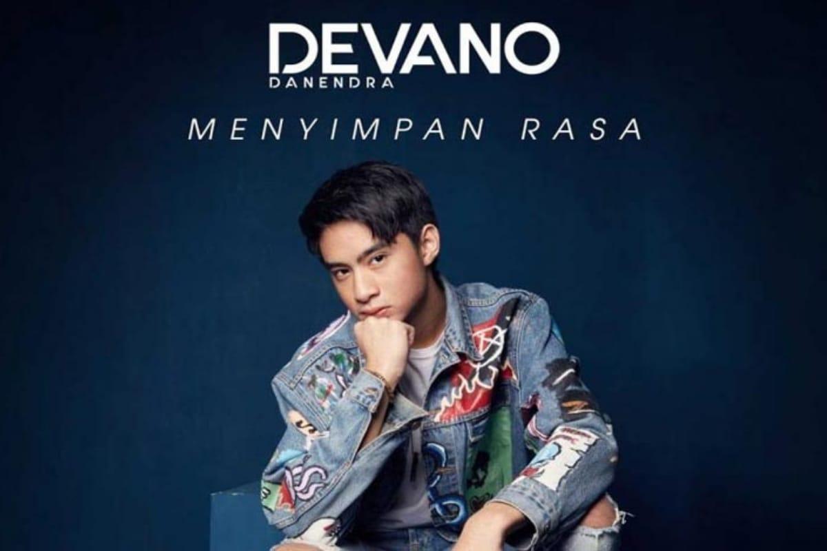 Makna Lagu Menyimpan Rasa – Devano: Perasaan yang Nggak Bisa Diungkapkan