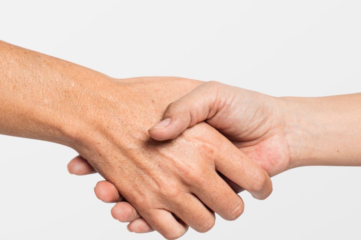 Memaafkan dan Melupakan: Dua Hal yang Nggak Selalu Jalan Bareng