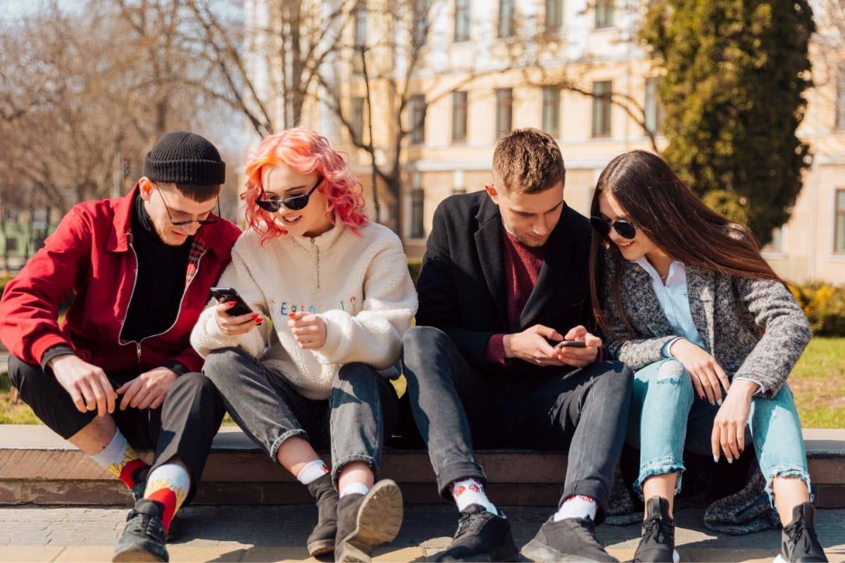 Disebut Generasi Digital, Emang Gen Z Bisa Hidup Tanpa Internet?