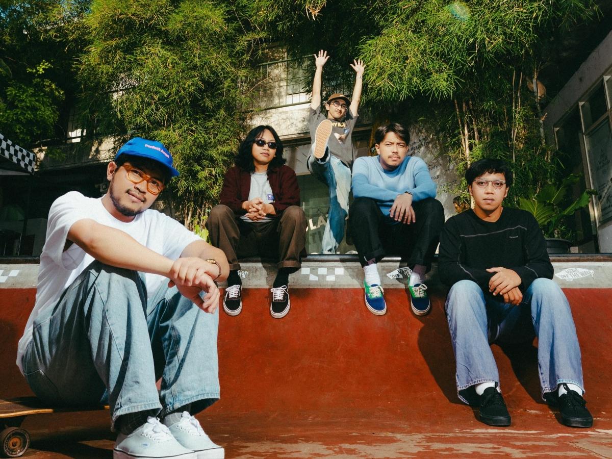 Alkateri Makin Naik Daun, Band Indie Bandung yang Musiknya Relate dengan Anak Muda