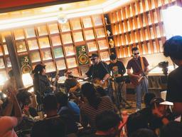 Makna Lagu Setengah Lima dari SORE, Karya Puitis yang Kembali Ramai Didengarkan Pendengar Musik Indonesia