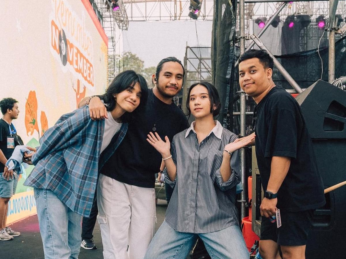 Profil Biru Baru, Duo Musik yang Mengubah Keresahan Menjadi Cerita dalam Lagu