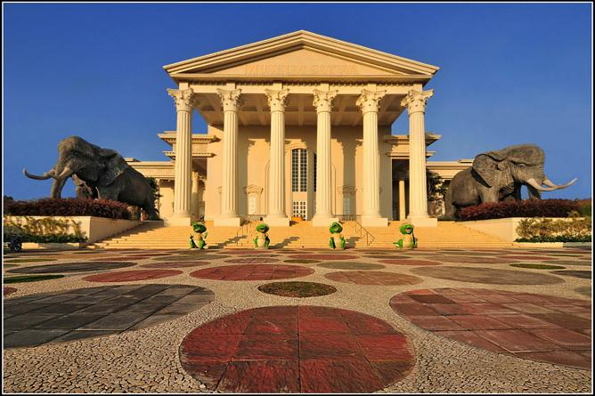 Lupain Disneyland, Ini 6 Taman Hiburan Indonesia yang Nggak Kalah Seru Buat Dikunjungi